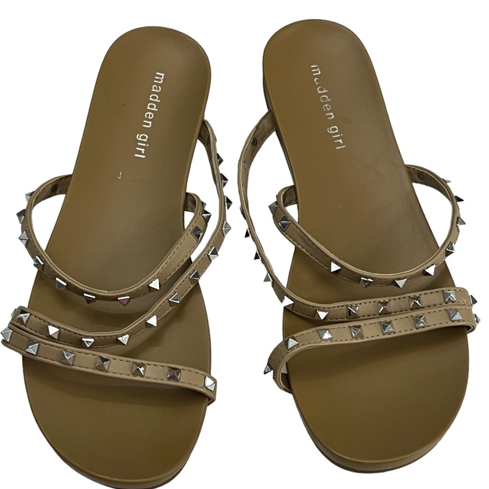 Sandals - Madden Girl Women's Tan Sandals EUC SB11